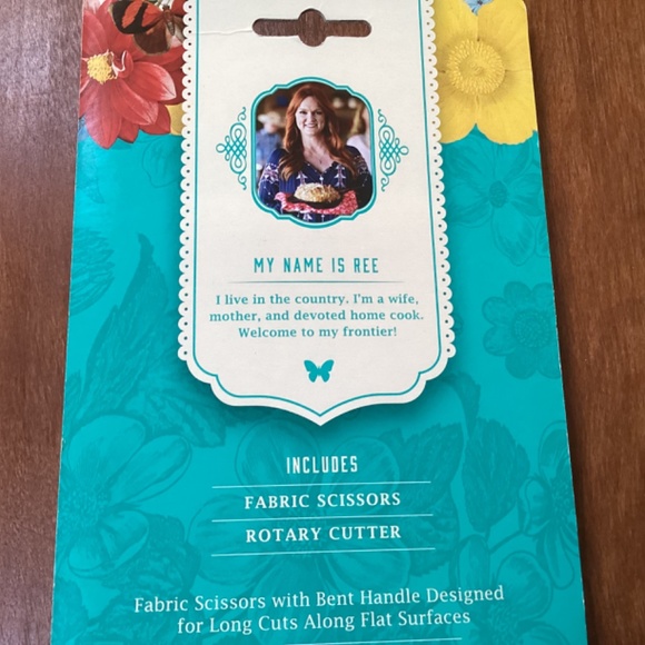 The Pioneer Woman Matte Fabric Scissors and Cutter Set - Picture 5 of 7